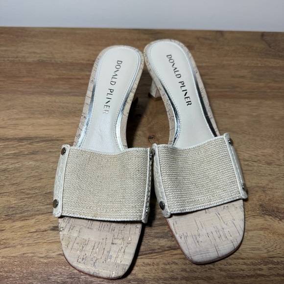 Donald J. Pliner Women's Beige and White Heeled Sandals, Size 7 - Picture 2 of 5